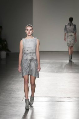 Manken Nyfw ilkbahar/yaz 2018, Konseyi, kalkınan Amerikalı Moda Tasarımcısı Vitrini Fesdevy New York City Pier 59 stüdyolarında 10 Eylül 2017 üzerinde featuring sırasında pist yürür