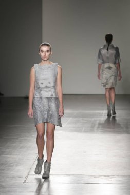 Manken Nyfw ilkbahar/yaz 2018, Konseyi, kalkınan Amerikalı Moda Tasarımcısı Vitrini Fesdevy New York City Pier 59 stüdyolarında 10 Eylül 2017 üzerinde featuring sırasında pist yürür