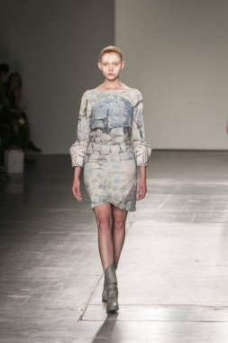 Manken Nyfw bahar yaz 2018, Konseyi, kalkınan Amerikan moda tasarımcıları 10 Eylül 2017 New York'ta Pier 59 stüdyolarında iskelede Fesvedy featuring Caafd sırasında pist yürür