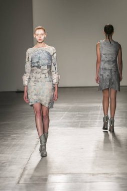 Manken Nyfw bahar yaz 2018, Konseyi, kalkınan Amerikan moda tasarımcıları 10 Eylül 2017 New York'ta Pier 59 stüdyolarında iskelede Fesvedy featuring Caafd sırasında pist yürür