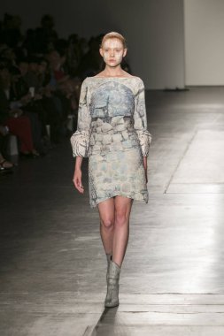 Manken Nyfw bahar yaz 2018, Konseyi, kalkınan Amerikan moda tasarımcıları 10 Eylül 2017 New York'ta Pier 59 stüdyolarında iskelede Fesvedy featuring Caafd sırasında pist yürür