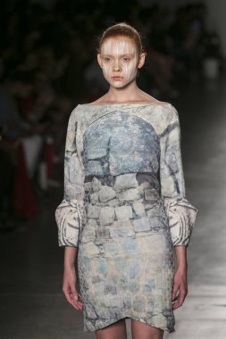 Manken Nyfw bahar yaz 2018, Konseyi, kalkınan Amerikan moda tasarımcıları 10 Eylül 2017 New York'ta Pier 59 stüdyolarında iskelede Fesvedy featuring Caafd sırasında pist yürür