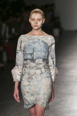 Manken Nyfw bahar yaz 2018, Konseyi, kalkınan Amerikan moda tasarımcıları 10 Eylül 2017 New York'ta Pier 59 stüdyolarında iskelede Fesvedy featuring Caafd sırasında pist yürür