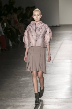 Manken Nyfw bahar yaz 2018, Konseyi, kalkınan Amerikan moda tasarımcıları 10 Eylül 2017 New York'ta Pier 59 stüdyolarında iskelede Fesvedy featuring Caafd sırasında pist yürür