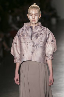 Manken Nyfw bahar yaz 2018, Konseyi, kalkınan Amerikan moda tasarımcıları 10 Eylül 2017 New York'ta Pier 59 stüdyolarında iskelede Fesvedy featuring Caafd sırasında pist yürür