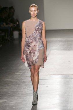 Manken Nyfw bahar yaz 2018, Konseyi, kalkınan Amerikan moda tasarımcıları 10 Eylül 2017 New York'ta Pier 59 stüdyolarında iskelede Fesvedy featuring Caafd sırasında pist yürür