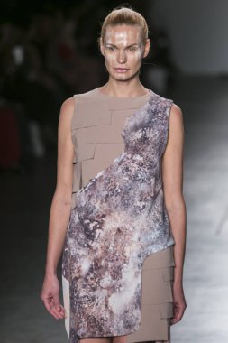 Manken Nyfw bahar yaz 2018, Konseyi, kalkınan Amerikan moda tasarımcıları 10 Eylül 2017 New York'ta Pier 59 stüdyolarında iskelede Fesvedy featuring Caafd sırasında pist yürür