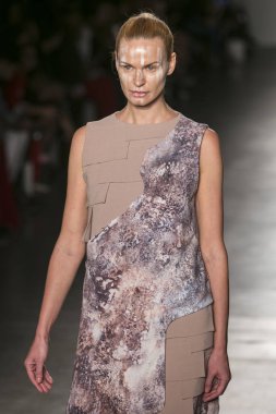 Manken Nyfw bahar yaz 2018, Konseyi, kalkınan Amerikan moda tasarımcıları 10 Eylül 2017 New York'ta Pier 59 stüdyolarında iskelede Fesvedy featuring Caafd sırasında pist yürür