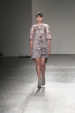 Manken Nyfw bahar yaz 2018, Konseyi, kalkınan Amerikan moda tasarımcıları 10 Eylül 2017 New York'ta Pier 59 stüdyolarında iskelede Fesvedy featuring Caafd sırasında pist yürür