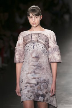 Manken Nyfw bahar yaz 2018, Konseyi, kalkınan Amerikan moda tasarımcıları 10 Eylül 2017 New York'ta Pier 59 stüdyolarında iskelede Fesvedy featuring Caafd sırasında pist yürür