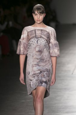 Manken Nyfw bahar yaz 2018, Konseyi, kalkınan Amerikan moda tasarımcıları 10 Eylül 2017 New York'ta Pier 59 stüdyolarında iskelede Fesvedy featuring Caafd sırasında pist yürür