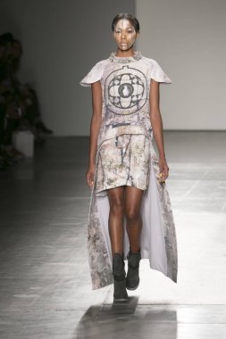 Manken Nyfw bahar yaz 2018, Konseyi, kalkınan Amerikan moda tasarımcıları 10 Eylül 2017 New York'ta Pier 59 stüdyolarında iskelede Fesvedy featuring Caafd sırasında pist yürür