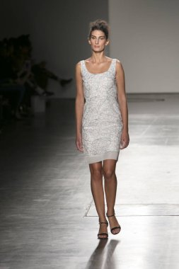 Manken Nyfw bahar yaz 2018, Konseyi, kalkınan Amerikan moda tasarımcıları 10 Eylül 2017 New York'ta Pier 59 stüdyolarında iskelede Mikelsen featuring Caafd sırasında pist yürür