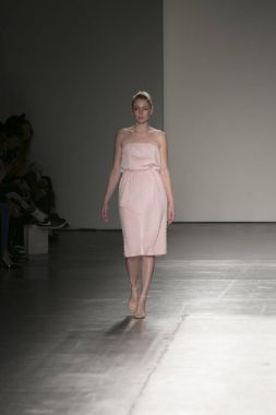 Manken Nyfw bahar yaz 2018, Konseyi, kalkınan Amerikan moda tasarımcıları 10 Eylül 2017 New York'ta Pier 59 stüdyolarında iskelede Mikelsen featuring Caafd sırasında pist yürür