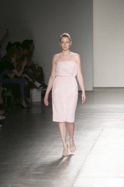 Manken Nyfw bahar yaz 2018, Konseyi, kalkınan Amerikan moda tasarımcıları 10 Eylül 2017 New York'ta Pier 59 stüdyolarında iskelede Mikelsen featuring Caafd sırasında pist yürür