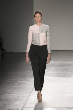 Manken Nyfw bahar yaz 2018, Konseyi, kalkınan Amerikan moda tasarımcıları 10 Eylül 2017 New York'ta Pier 59 stüdyolarında iskelede Mikelsen featuring Caafd sırasında pist yürür