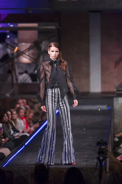 Model Walks Runway British Designer Gomez Gracia Benefit Fashion Show — Stock Photo, Image