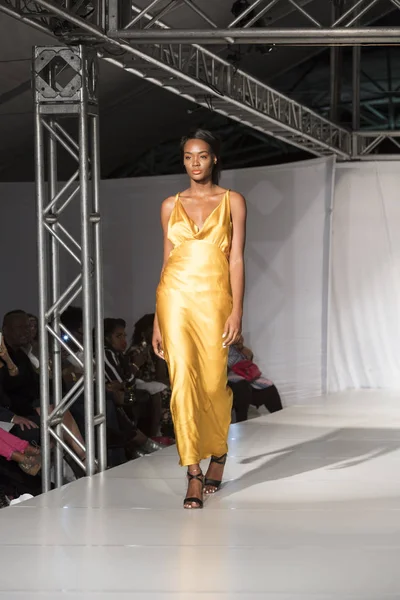 Model Walks Runway Designer Garry Desyin Fll Fashion Week Huizenga — Stock Photo, Image