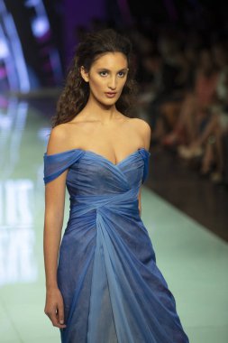 Manken Rene Ruiz moda Show Resort 2018 koleksiyonda Miami moda hafta 2017 Miami'de Buz Sarayı'nda 3 Haziran 2017 üzerinde sırasında pist yürür