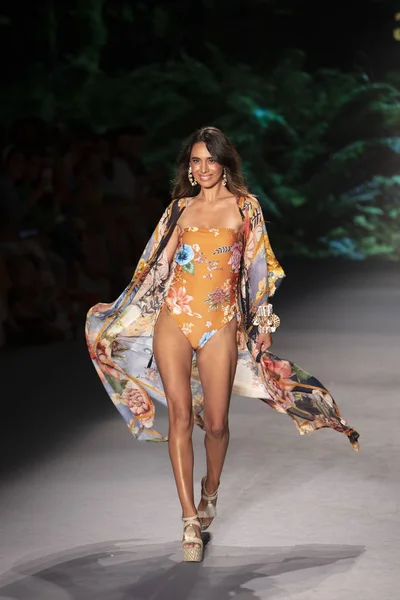 Model Walks Runway Agua Bendita Swimwear Summer Collection 2020 Fashion — 스톡 사진