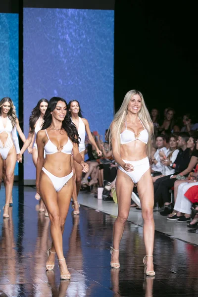 Model Walks Runway Liliana Montoya Fashion Show Summer 2020 Collection — Stock Photo, Image