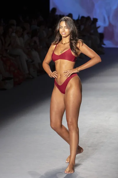 Modelo Caminha Passarela Desfile Moda Poema Swim Summer Collection 2020 — Fotografia de Stock