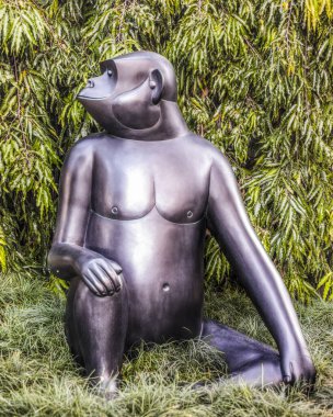 4 Aralık 2019 'da Miami' deki Art Basel Haftası 'nda Fransız ikilisi Les Lalanne' ın heykelleri Miami Beach 'teki Raleigh Hotel' in bahçelerinde sergilenir.