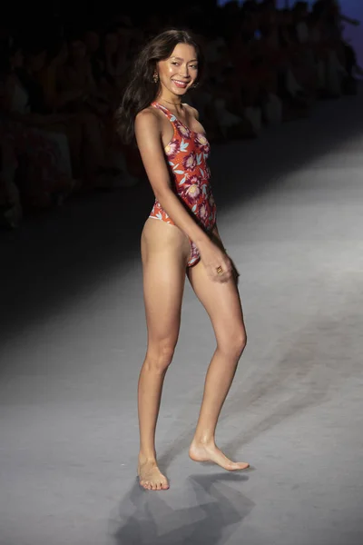 Modelo Caminha Passarela Desfile Moda Poema Swim Summer Collection 2020 — Fotografia de Stock