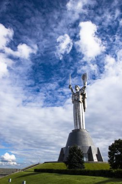 Kiev, Ukrayna - 17 Mayıs 2015: Ukrayna İkinci Dünya Savaşı'nın tarihi Müzesi. Vatan anıt
