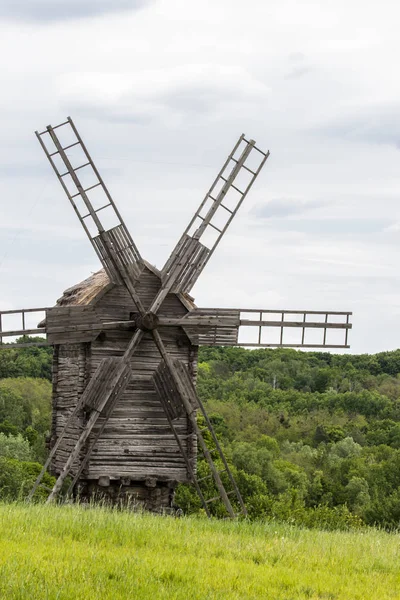 Widnmill em museu ao ar livre perto de Kiev — Fotografia de Stock