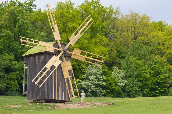 Widnmill v ve skanzenu nedaleko Kyjeva — Stock fotografie