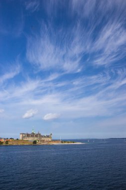 Danimarka yapılan Kronborg Kalesi'ne görünümünü