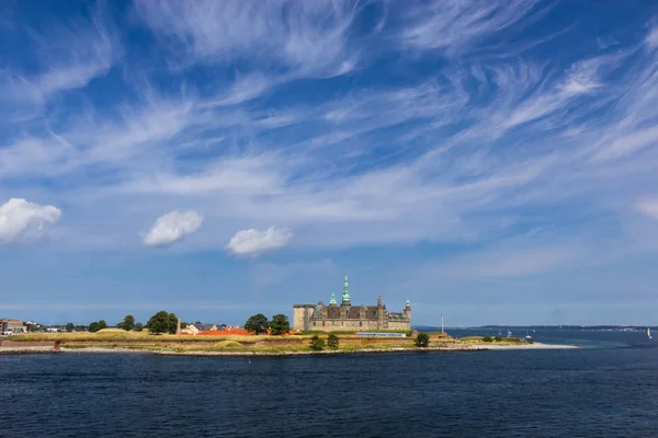 Danimarka yapılan Kronborg Kalesi'ne görünümünü