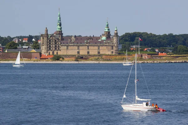 Danimarka yapılan Kronborg Kalesi'ne görünümünü
