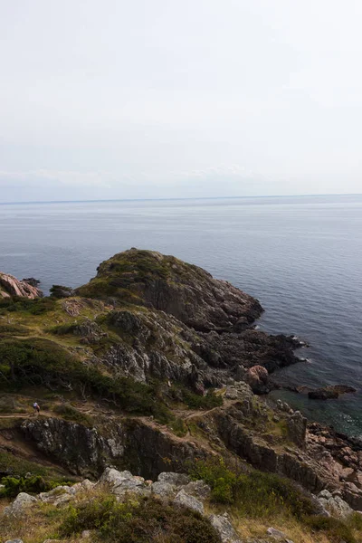 Dzikiego skalistego wybrzeża w zachodniej Szwecji — Zdjęcie stockowe