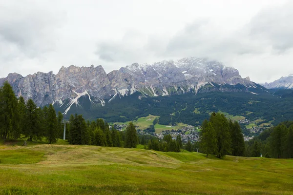 Görünüm od Dolomites Alpler'de yaz