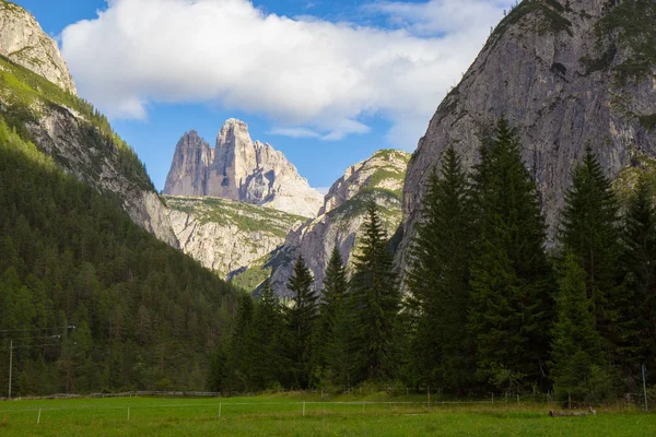 Widok od Alpy Dolomity latem — Zdjęcie stockowe