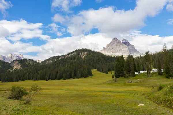 Widok od Alpy Dolomity latem — Zdjęcie stockowe