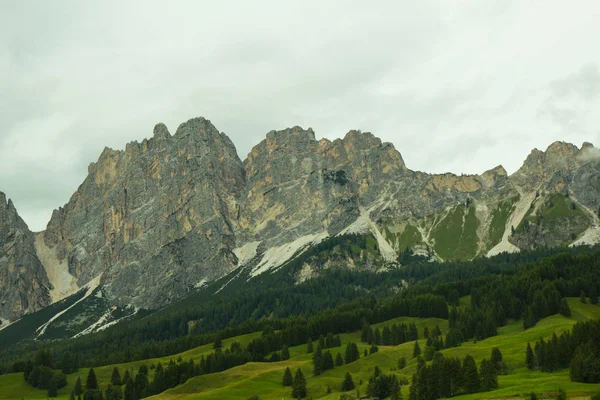 Visa od Dolomiterna Alperna på sommaren — Stockfoto