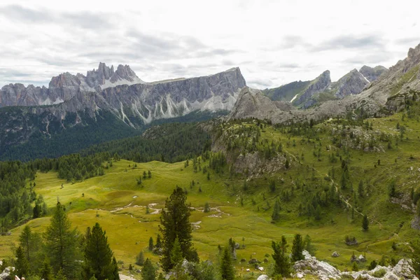 Widok na Alpy Dolomity latem — Zdjęcie stockowe