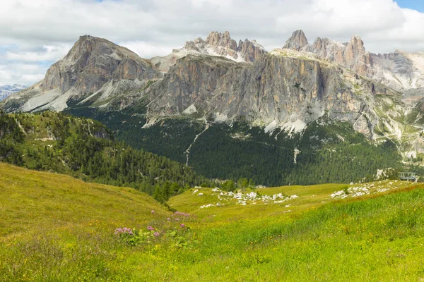 View of Dolomites alps in summertime — Stock Photo, Image