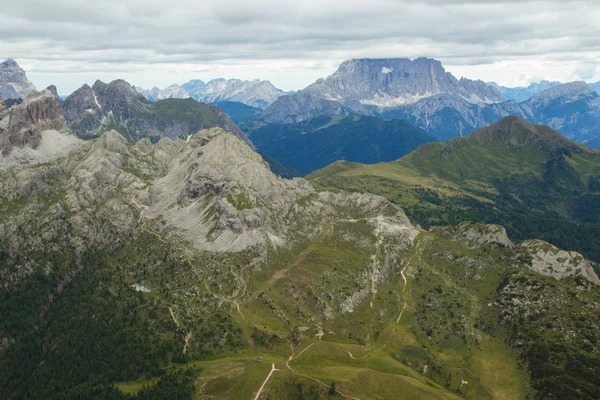 Pohled na Dolomity Alpy v létě — Stock fotografie