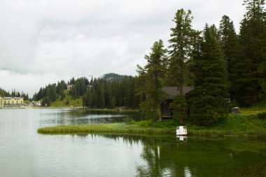 İtalya şaşırtıcı Misurina gölünde görünümünü
