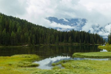 İtalya şaşırtıcı Misurina gölünde görünümünü