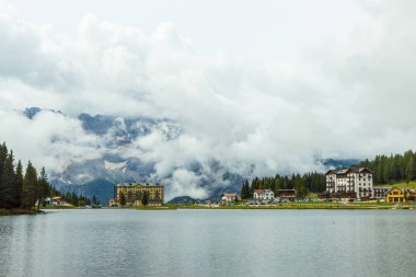 İtalya şaşırtıcı Misurina gölünde görünümünü