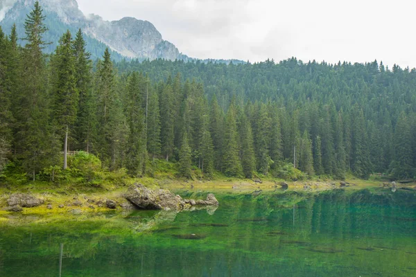 Carezza Lake, Dolomites, Güney tirol — Stok fotoğraf