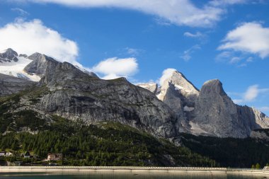 Fedaia Gölü Alpleri'nde Dolomites, İtalya