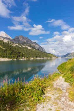 Fedaia Gölü Alpleri'nde Dolomites, İtalya