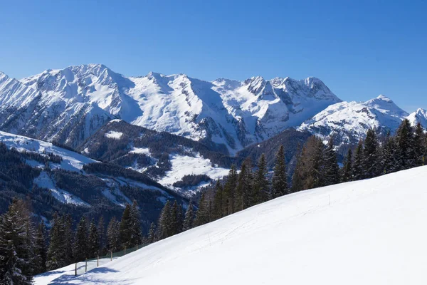 Zillertall valley, Avusturya Alpleri'nde görünümünü