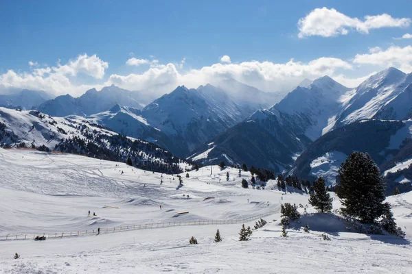 Vue sur les Alpes dans la vallée de Zillertall, Autriche — Photo
